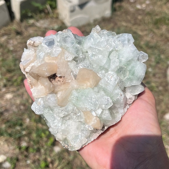 Apophyllite - Picture 5 of 7